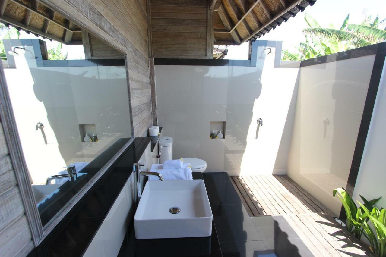 Ombak Bay Lembongan Hotel Exterior photo