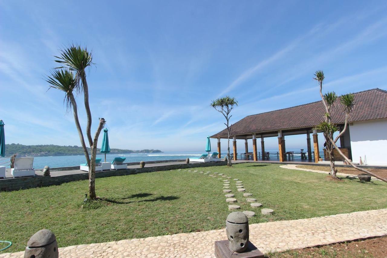 Ombak Bay Lembongan Hotel Exterior photo
