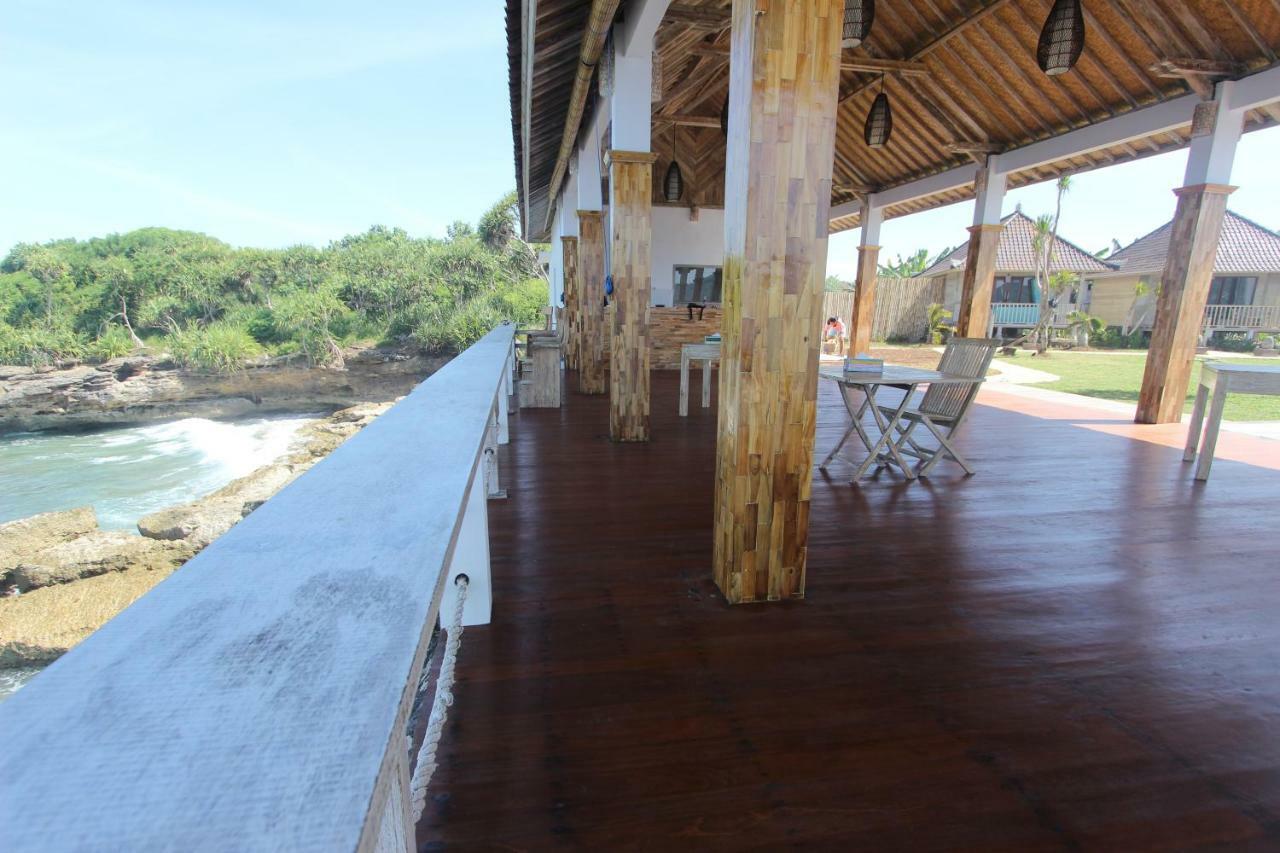 Ombak Bay Lembongan Hotel Exterior photo