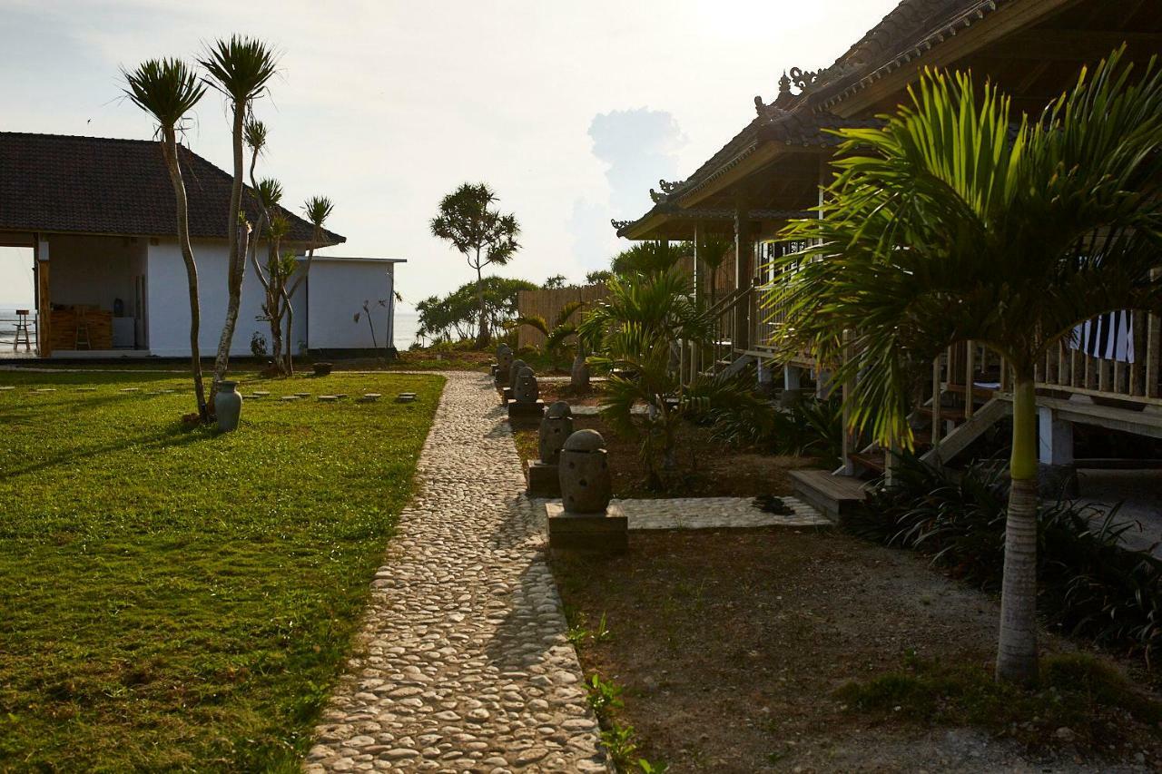 Ombak Bay Lembongan Hotel Exterior photo