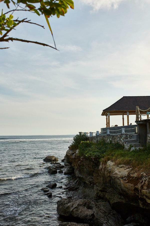 Ombak Bay Lembongan Hotel Exterior photo
